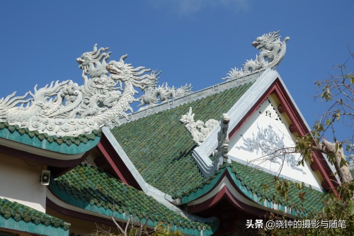 越南山茶半岛距岘港13公里，有山有海有寺庙，还有一尊超大观音像