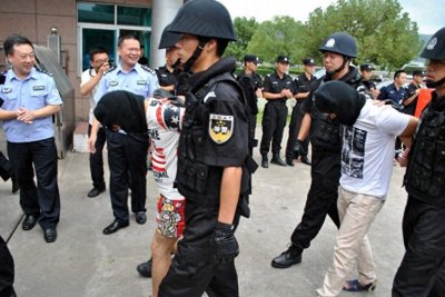 ​他二人曾是缉毒大队队长，为求暴利辞职贩毒，被同事抓捕后判死刑