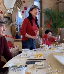 ​49岁汤灿入驻短视频官宣复出！穿名贵衣服好优雅，再唱《开门红》