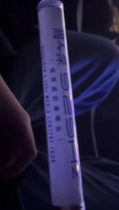 ​奇妙联动！林俊杰演唱会惊现周深荧光棒，粉丝调侃“你有点抠了”，最新回应