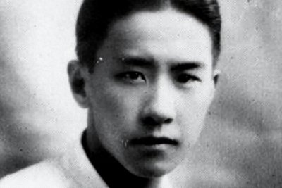​他是青帮老大，比黄金荣杜月笙地位还高，死后上千妓女送行