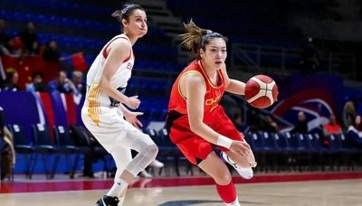 ​李梦：中国女篮当家花旦，省吃俭用卖房治病，克服心魔永不言弃