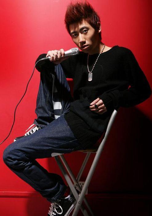 “电音王者”王绎龙参加综艺节目，被大张伟泼冷水，引起粉丝不满