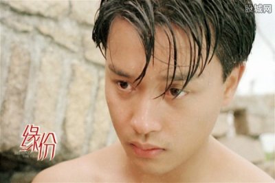 ​张国荣为什么会自杀 一代巨星接受他短暂的46年的生命