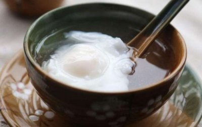 ​煮荷包蛋不散的技巧，只需要加一碗凉水，学会后不怕煮不好荷包蛋