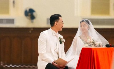 ​“娱圈证王”卫诗雅官宣和男友结婚，霍汶希携英皇艺人纷纷祝福