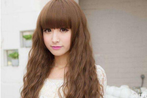 大脸可以烫发吗 大脸应该烫什么发型呢 大脸可以烫发吗 大脸应该烫什么发型呢