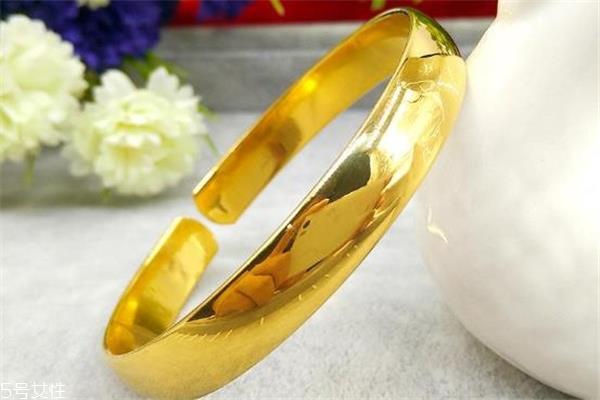 黄金手镯可以戴右手吗 容易磨损 黄金手镯可以戴右手吗 容易磨损