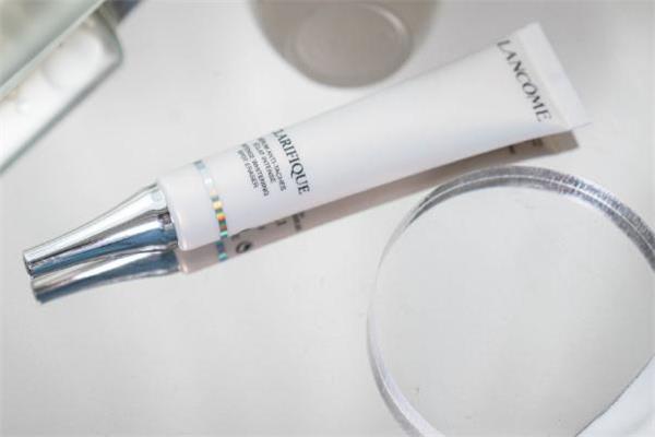 兰蔻极光精华怎么样 兰蔻极光精华好用吗 兰蔻极光精华怎么样 兰蔻极光精华好用吗