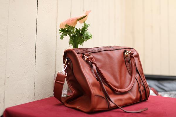 牛皮包太硬怎么办 牛皮包和羊皮包哪个好 牛皮包太硬怎么办 牛皮包和羊皮包哪个好