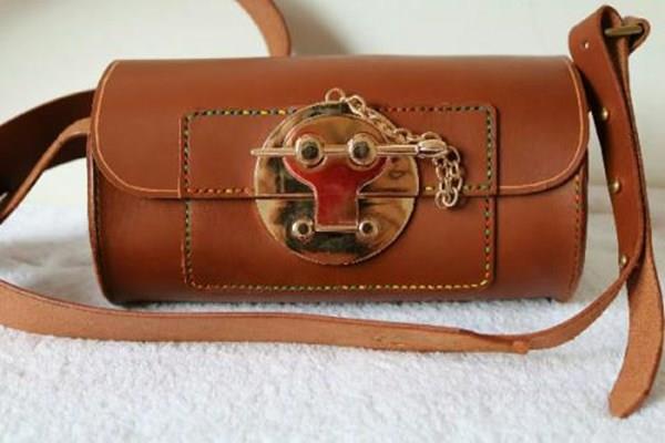 牛皮包太硬怎么办 牛皮包和羊皮包哪个好 牛皮包太硬怎么办 牛皮包和羊皮包哪个好