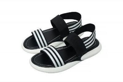 ​凉鞋买大点好还是小点好 凉鞋买大了一码该怎么补救