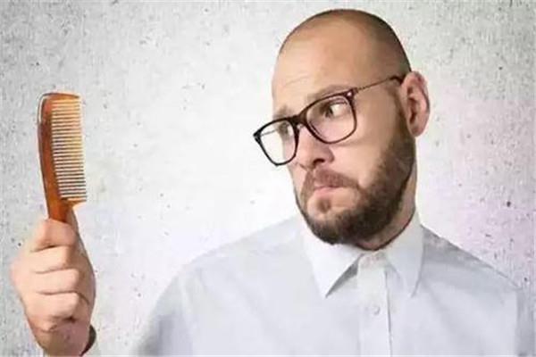 脱发是缺少什么维生素 脱发是什么原因导致的 脱发是缺少什么维生素 脱发是什么原因导致的