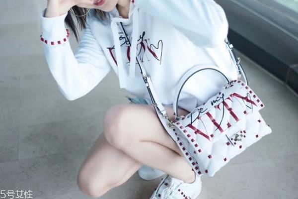 华伦天奴七夕限定包包多少钱 错过会后悔系列 华伦天奴七夕限定包包多少钱 错过会后悔系列