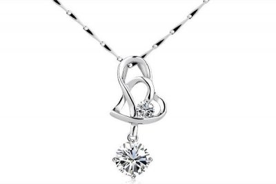 ​项链配吊坠好看还是不配吊坠好看 项链配什么吊坠好看