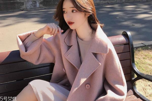 毛呢大衣能用洗衣粉吗 选用温和洗剂 毛呢大衣能用洗衣粉吗 选用温和洗剂