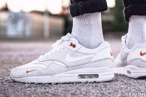什么牌子的白鞋好看 白鞋搭配方法 什么牌子的白鞋好看 白鞋搭配方法