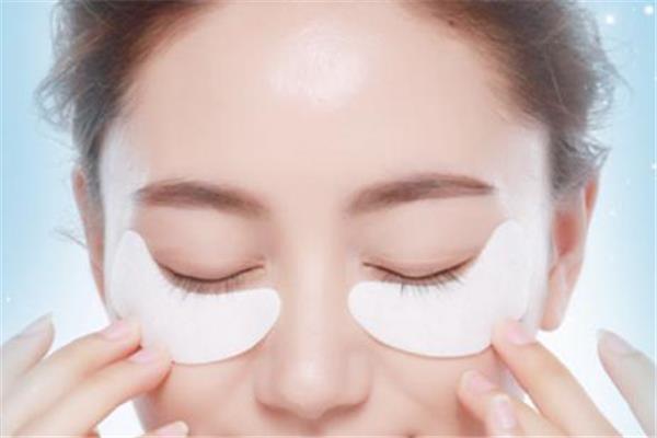 透真眼膜要贴多久 一般十五分钟左右 透真眼膜要贴多久 一般十五分钟左右