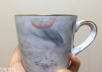 阿玛尼401和402哪个好看?401黄皮挚爱 阿玛尼401和402哪个好看?401黄皮挚爱