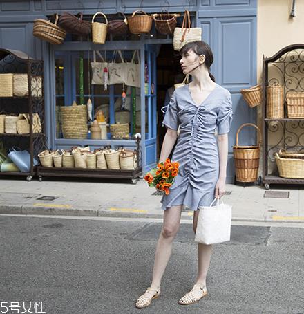 胳膊粗穿什么连衣裙?胳膊粗适合什么连衣裙? 胳膊粗穿什么连衣裙?胳膊粗适合什么连衣裙?