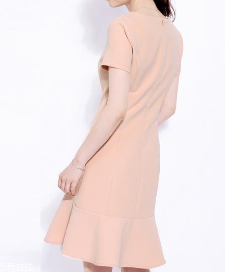 胳膊粗穿什么连衣裙?胳膊粗适合什么连衣裙? 胳膊粗穿什么连衣裙?胳膊粗适合什么连衣裙?