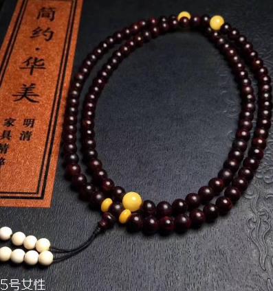 黄花梨手串能碰水吗 小心毁了你的黄花梨 黄花梨手串能碰水吗 小心毁了你的黄花梨