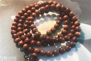 黄花梨手串能碰水吗 小心毁了你的黄花梨 黄花梨手串能碰水吗 小心毁了你的黄花梨