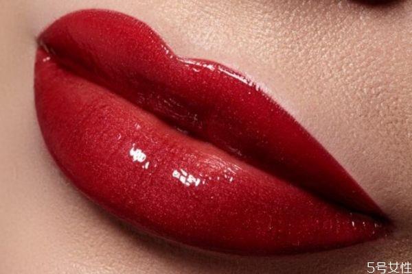 口红哑光和丝绒的区别有什么 口红哑光和亮光的区别 口红哑光和丝绒的区别有什么 口红哑光和亮光的区别