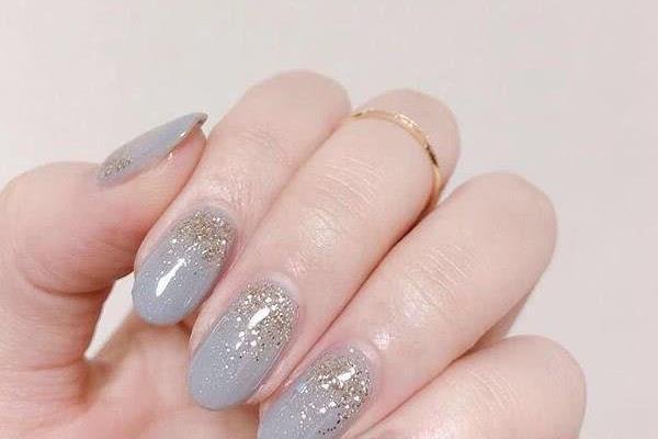 冬季简约百搭美甲图片 任何场合都百搭的美甲 冬季简约百搭美甲图片 任何场合都百搭的美甲