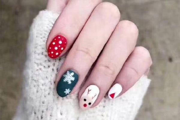 冬季简约百搭美甲图片 任何场合都百搭的美甲 冬季简约百搭美甲图片 任何场合都百搭的美甲