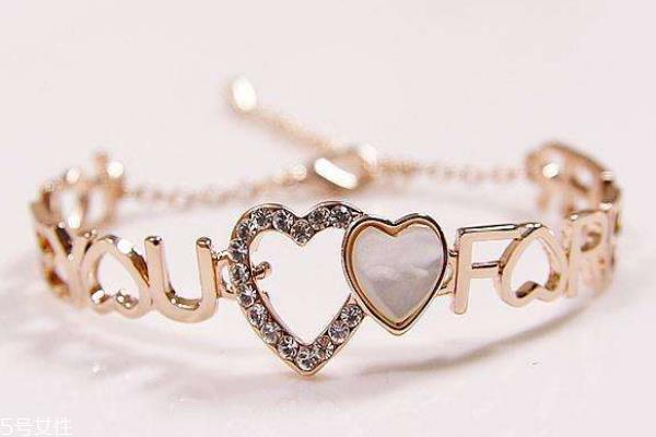 玫瑰金手镯掉色怎么办 光泽感很重要