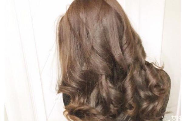 烟草棕发色显白吗 烟草棕发色容易掉色吗