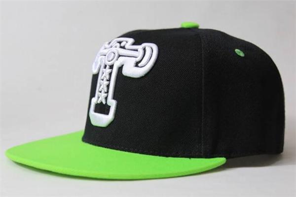 平沿帽和鸭舌帽区别 区别很明显 平沿帽和鸭舌帽区别 区别很明显