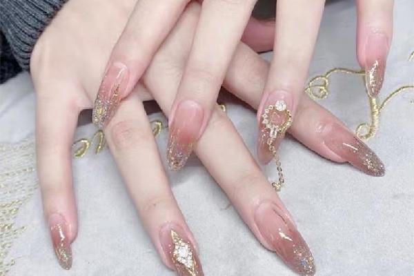 光疗美甲和普通美甲有什么区别 光疗美甲是什么意思 光疗美甲和普通美甲有什么区别 光疗美甲是什么意思