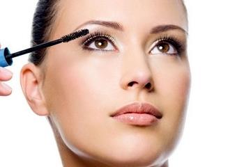 睫毛膏可以不卸吗 不卸是错误做法 睫毛膏可以不卸吗 不卸是错误做法