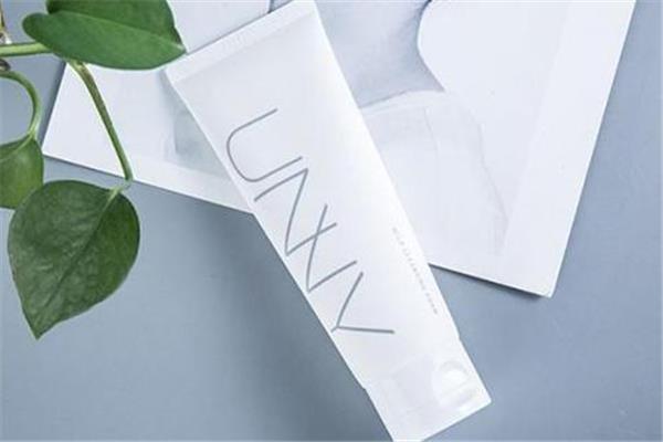 氨基酸洗面奶的ph值是多少 氨基酸洗面奶是泡沫型的吗 氨基酸洗面奶的ph值是多少 氨基酸洗面奶是泡沫型的吗