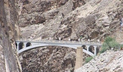 ​怒江大桥24小时“重兵把守”，不许拍照，这么做是为了什么？