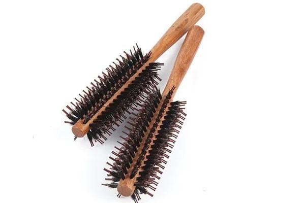 滚梳缠住头发怎么办 滚梳怎么用