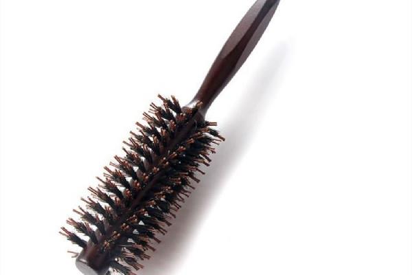 滚梳缠住头发怎么办 滚梳怎么用