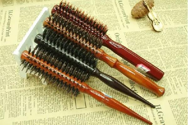 滚梳缠住头发怎么办 滚梳怎么用