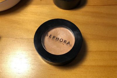 ​遮瑕膏和隔离霜谁先用 遮瑕膏和粉底液一样吗