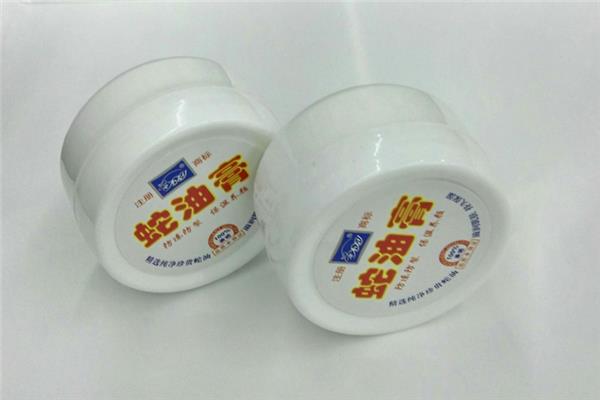 蛇油膏可以涂嘴唇吗 蛇油膏一次抹多少呢