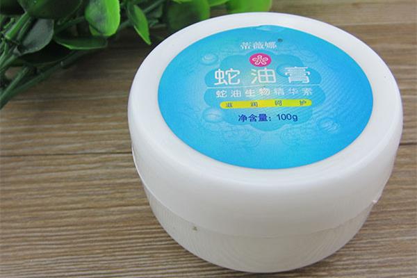 蛇油膏可以涂嘴唇吗 蛇油膏一次抹多少呢