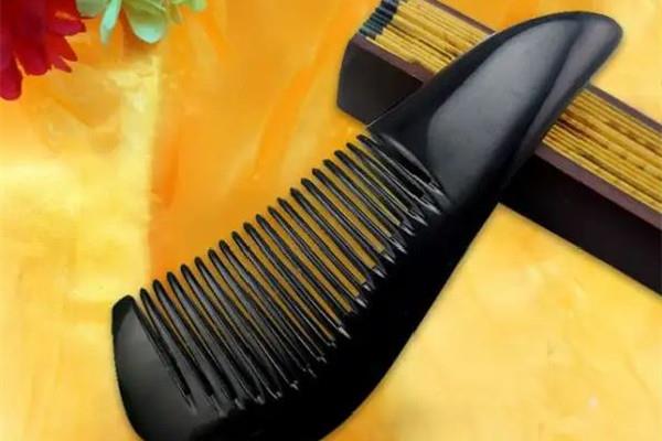 牛角梳买回来要不要处理一下 牛角梳怎么去除腥臭味 牛角梳买回来要不要处理一下 牛角梳怎么去除腥臭味