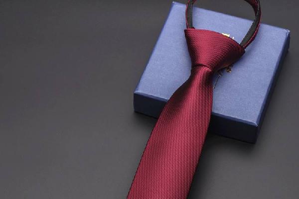 领带的正确打法 领带打多长为标准 领带的正确打法 领带打多长为标准