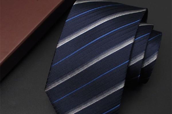 领带的正确打法 领带打多长为标准 领带的正确打法 领带打多长为标准