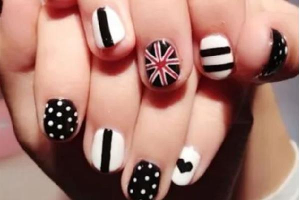 美甲建构要照灯照多久 美甲建构不平的地方可以磨吗 美甲建构要照灯照多久 美甲建构不平的地方可以磨吗