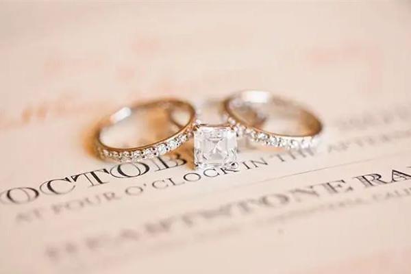 婚戒要提前多久定 婚戒什么时候买 婚戒要提前多久定 婚戒什么时候买