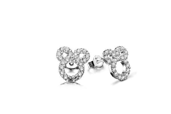 纯银耳钉戴了发黑是什么原因 纯银耳钉发黑是怎么清洗 纯银耳钉戴了发黑是什么原因 纯银耳钉发黑是怎么清洗