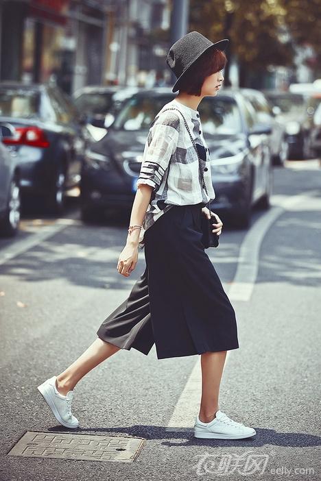 格子衬衫多种搭配都适合(掌握女式格子衬衫搭配)(1)